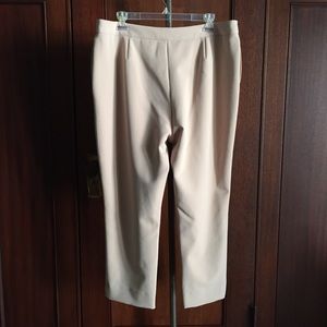 ANTONIO MELANI Pants - Blush cropped career pants stretch ANTONIO MELANI Pants - Blush cropped career pants stretch